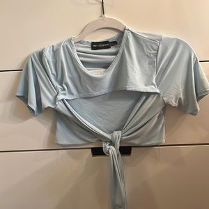 Cute crop top! Cross front